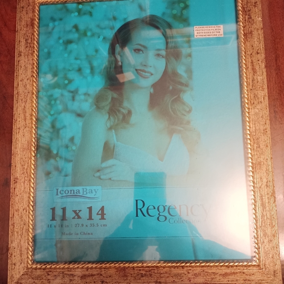 3 pack 11×14 gold picture frames - Picture 8 of 8